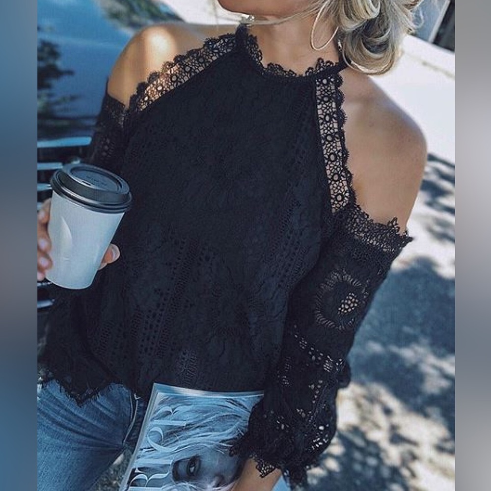 Vici lace cold shoulder top L